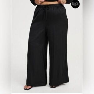 New Torrid Black Wide-Leg High-Rise Satin Pants 3 Short